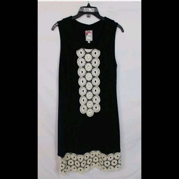 YOANA BARASCHI BLACK WITH IVORY CROCHET LACE SIZE M SLEEVELESS SWEATER DRESS - Picture 1 of 7